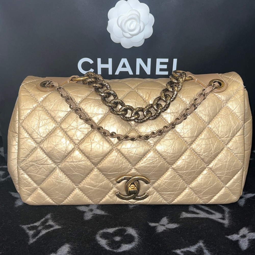 Chanel Gold Flap Bag in excellent condition. Aged Calfskin Quilted Pondicherry